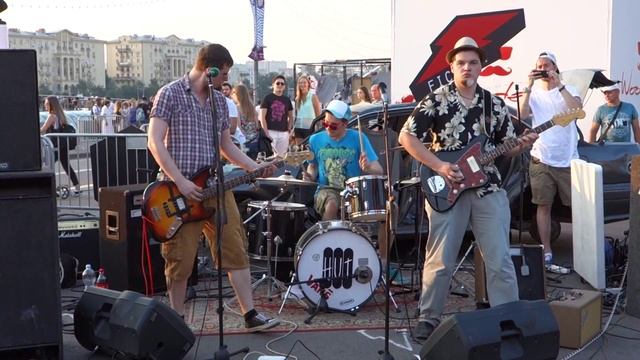 Del Sotos - Surfng Around The Fort Boyard @ Парк Горького 09.08.2015 смотреть онлайн