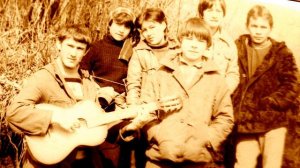 Элегенэ кергэн идем шау чэчэкле язларга.... шул чэчэклэр кай арада.... эйлэнделэр алмага