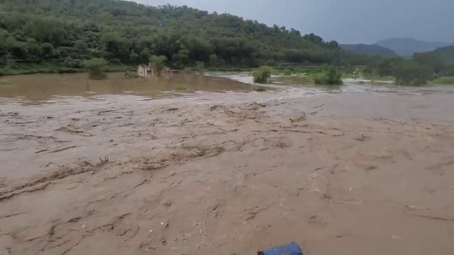 After the storm, the river floods during the construction of the bridge HD смотреть онлайн