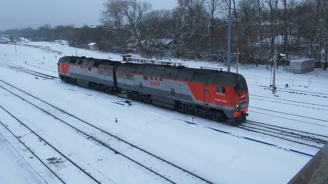 Тепловозы 2ТЭ25КМ в Великих Луках зимой смотреть онлайн