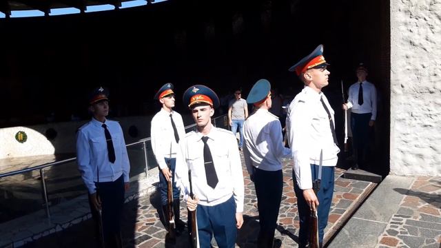 Волгоград. Смена караула. Мамаев Курган смотреть онлайн