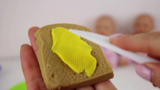 Свинка Привет! Малышка Маша знает как приготовить сендвич с икрой для Киры Плей До смотреть онлайн