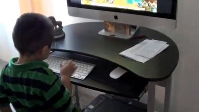 my lil boy play Monkey Quest смотреть онлайн