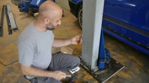 Гаражное эхо, ставлю подьемник, химический анкер