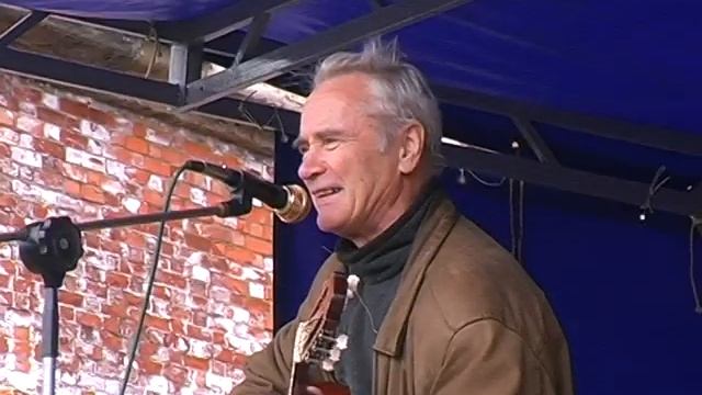 В. Вихорев на Празднике корюшки. СПб. 15.05.2005. "Опять Невою лёд..." смотреть онлайн