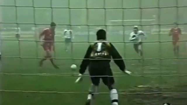 Michael Ballack (Kaiserslautern) - 16/12/1998 - Kaiserslautern 2x1 Eintracht Frankfurt - 1 gol смотреть онлайн