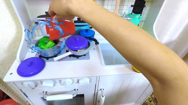 Готовим еду для кукол Беби Долл / Baby Doll play cooking смотреть онлайн