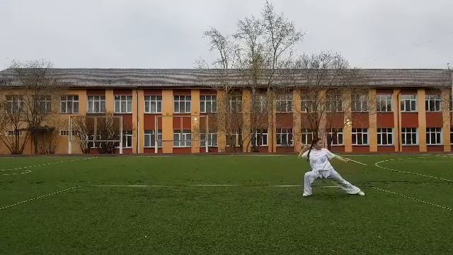 Раднаева Арина,  гуньшу девочки 1 место