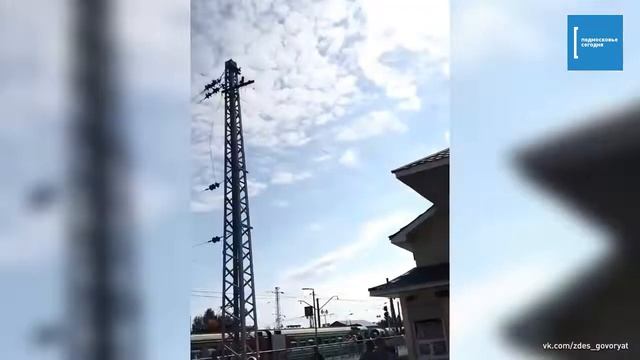 Торговый комплекс выгорел у вокзала в Сергиевом Посаде смотреть онлайн