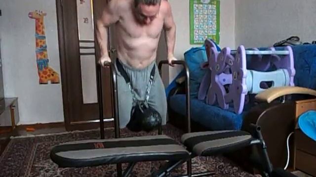 отжимания на брусьях с отягощением 16+30.AVI смотреть онлайн