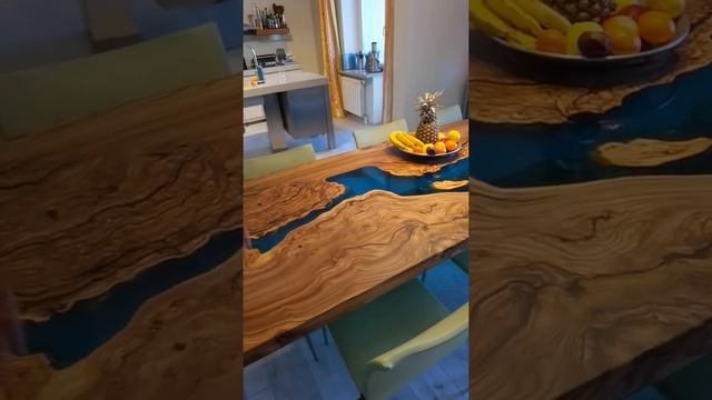 Изготовили стол-река из слэбов карагача и эпоксидной смолы сайт наш rykimastera.ru тел 89060905050 смотреть онлайн