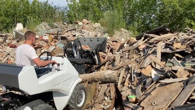 Мини погрузчик / мини трактор Nanook FR20 смотреть онлайн
