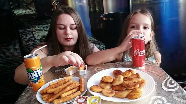 Мукбанг/ наггетсы и хрумпелсы/mukbang/ nuggets and grumpily/ смотреть онлайн