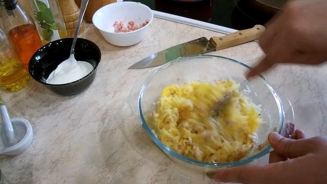 Драники с беконом с морковным соусом. смотреть онлайн
