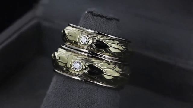 Обручальные кольца из комбинированного золота с растительным орнаментом и инициалами смотреть онлайн