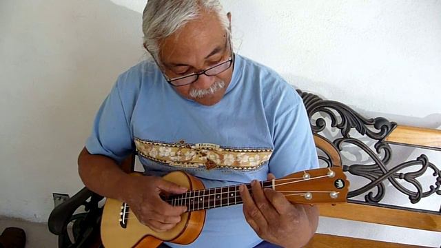 Keoki playing "Top of the World" on my Black Bear spruce-top ukulele смотреть онлайн