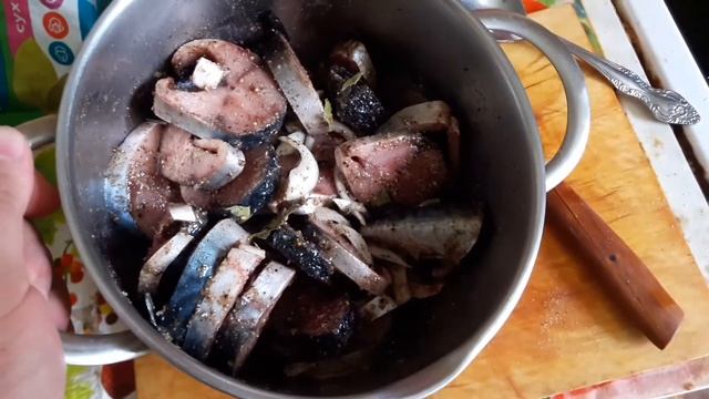 СКУМБРИЯ МАРИНОВАННАЯ КУСОЧКАМИ. МОЖНО УПОТРЕБЛЯТЬ УЖЕ ЧЕРЕЗ 2 ЧАСА. смотреть онлайн