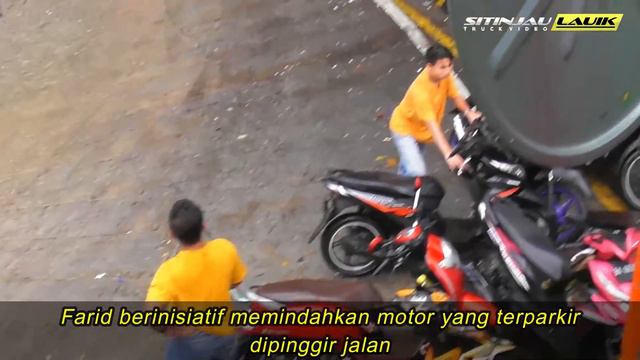 Truk Mentok Ditanjakan Sempit, Farid Bocil Berjuang Habis Habisan Bantu Sopir Truk di Sitinjau Laui смотреть онлайн