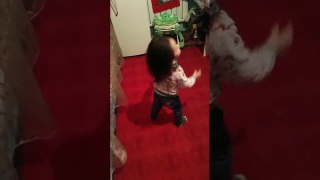 Красивый танец маленький девочки смотреть онлайн