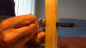 Открываем Автомобильный Замок Отмычкой.