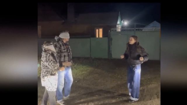 ВАЛЯ КАРНАВАЛ КУПИЛА МАШИНУ / ВАЛЯ КАРНАВАЛ ПОДАРИЛА РОДИТЕЛЯМ МАШИНУ смотреть онлайн