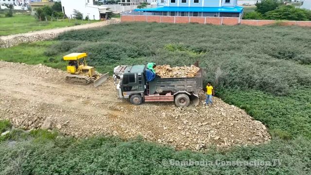 Part 4! New Road Spreading Stone Project Using Dump Truck Unloading & Komatsu D20P Bulldozer Pushin смотреть онлайн