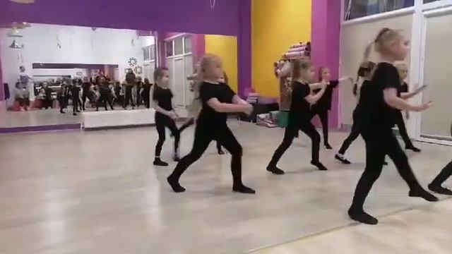 первая репетиция нового танца( пока без названия) студия танцев отражение. смотреть онлайн