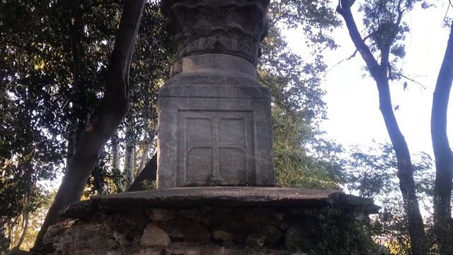 Готская колонна и Руины приюта Святого Павла в парке Гюльхане. смотреть онлайн