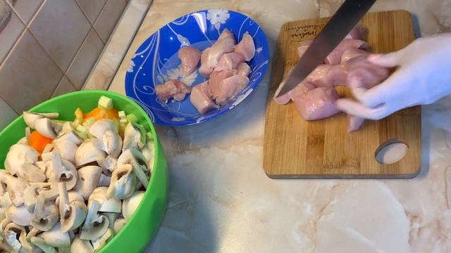 КУРИЦА С ГРИБАМИ И КАБАЧКАМИ В ДУХОВКЕ смотреть онлайн