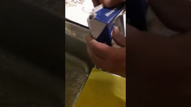 Спорим выпьешь#Прикол#молоко#чем нас травят#молочные узоры смотреть онлайн