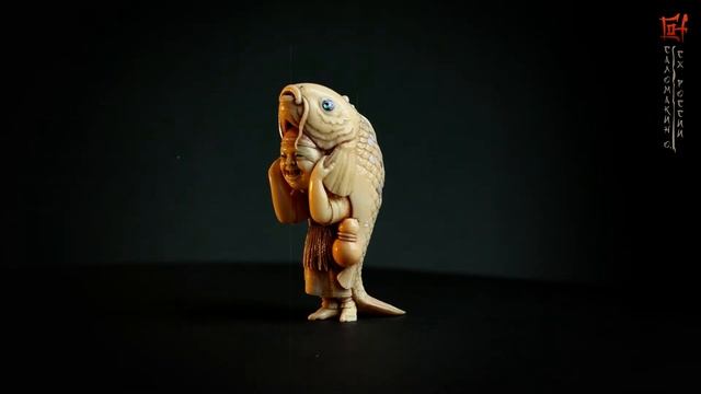 Netsuke - Нэцкэ. *Рассказ рыбака* О. Саломакин 2021 г. бивень мамонта, перламутр. 4.8 х 2.6 см. смотреть онлайн