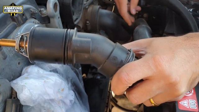 Mercedes W211 How to Replace a Thermostat / The engine does not warm up to 85/90 degrees! смотреть онлайн