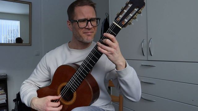 Lonesome couch blues played on a classical guitar. смотреть онлайн