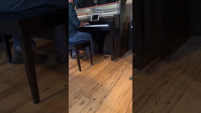 Piano Tuner playing White Christmas смотреть онлайн