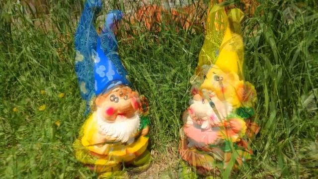 Садовая фигура два гнома купить для ландшафтного дизайна сада дачного участка дома коттеджа смотреть онлайн