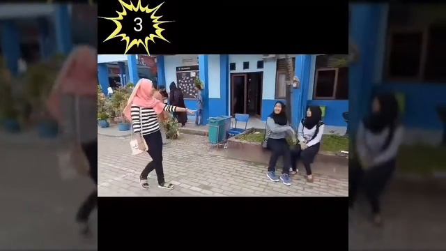Group 3 : Past Continuous Tense - Video Project смотреть онлайн