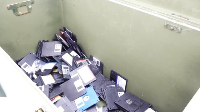 ВСКРЫЛИ старый ГАРАЖ А ТАМ ОН Мистический Квест смотреть онлайн