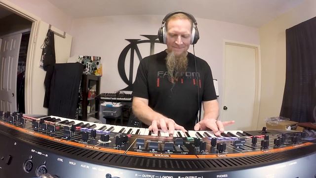 NAMM 2020 - Roland JUPITER-X LIVE Performance - using the iArpeggio смотреть онлайн