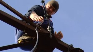 Замена проводов на высоковольтной линии