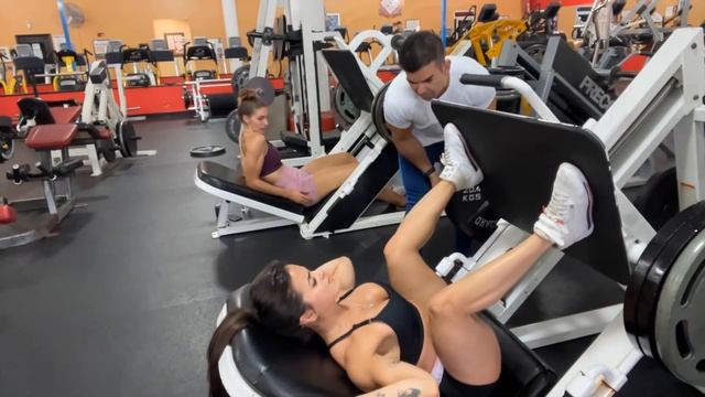 Destruindo Coxas E Glúteos