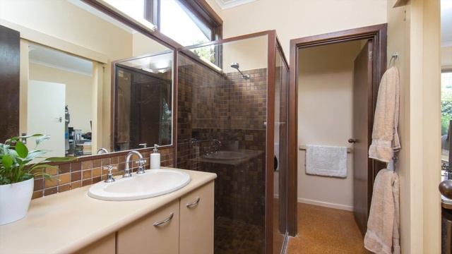 390 Alana Street, East Albury смотреть онлайн