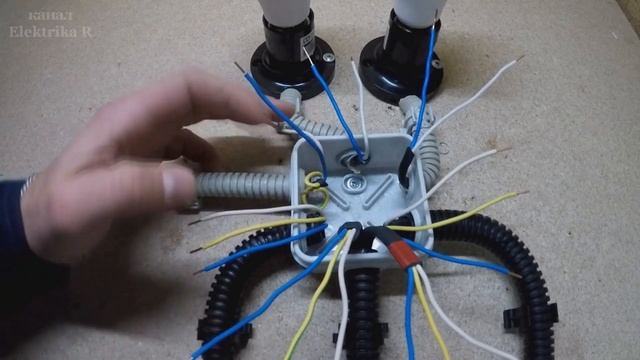 Как подключить три проходных выключателя. смотреть онлайн