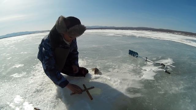 Ловля карася на Кресты, Самоловы, Перевертыши, Зимняя рыбалка смотреть онлайн