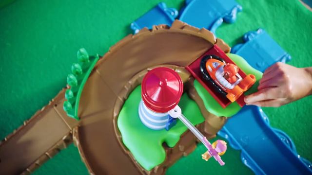 Spin Master | Paw Patrol Skye & Zuma's Lighthouse Rescue Track Set смотреть онлайн