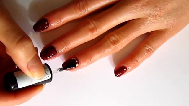 Маникюр с металлическими украшениями / Manicure with metallic decorations смотреть онлайн
