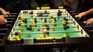 Техника игры в настольный футбол (кикер) отлипание мяча от борта. Школа мастерства.