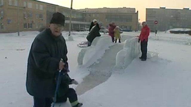 "Здрасьте". Прикольный дедок влез в кадр) смотреть онлайн