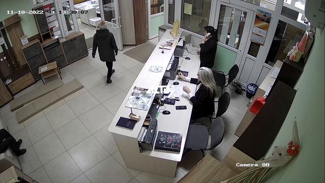 Сахалинцев просят опознать мужчин, которые обокрали сотрудников мебельного магазина в день зарплаты смотреть онлайн