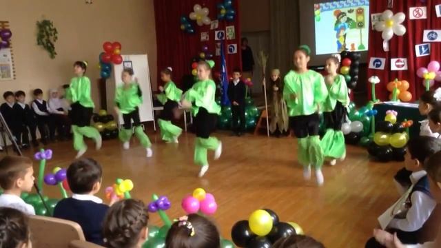 Ансамбль 'Арабеск М' "Зеленый свет" лицей 8 Махачкала смотреть онлайн