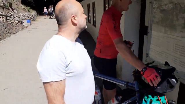 Кузница на карстовом озере. На глубине 22 метра находится подводная пещера. смотреть онлайн